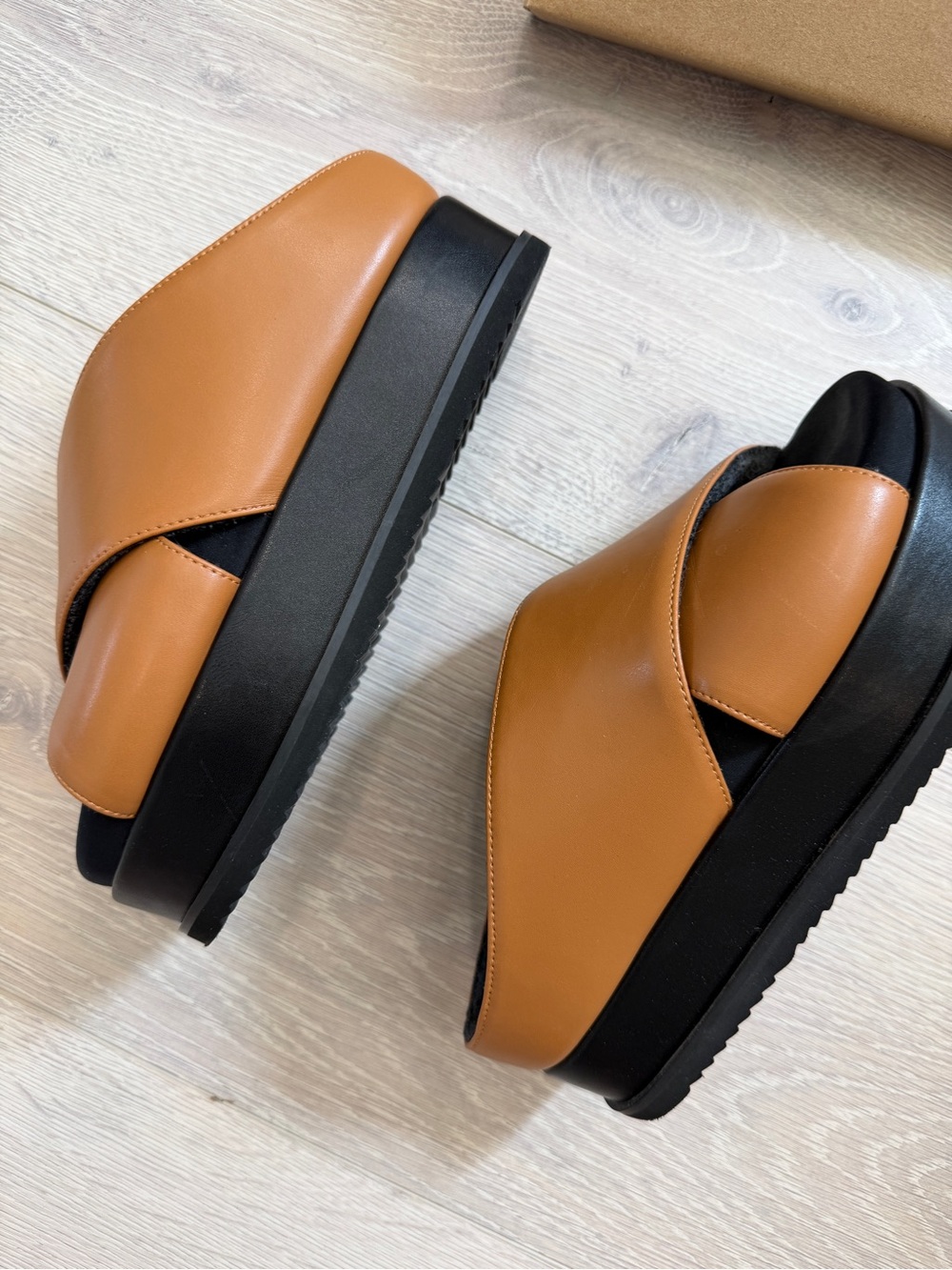 ROAM Cross Stack Cognac Size 6 - Picture 4 of 9